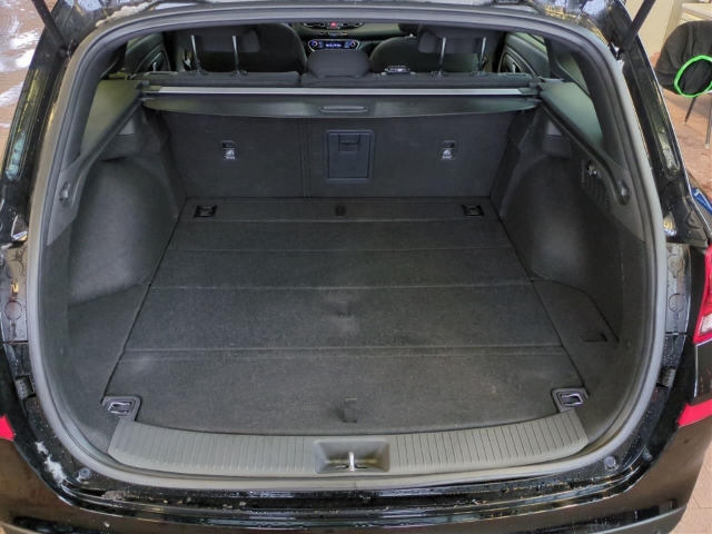 Foto 1 - i30 Kombi AUTOMATIK+NAVI+SITZHZG+LENKRADHZG+ALUFELGEN, abyss black / mic (schwarz)