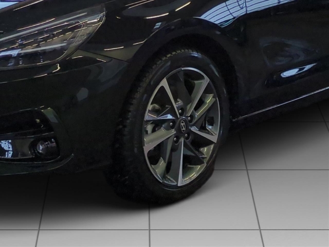 Foto 1 - i30 Kombi AUTOMATIK+NAVI+SITZHZG+LENKRADHZG+ALUFELGEN, abyss black / mic (schwarz)