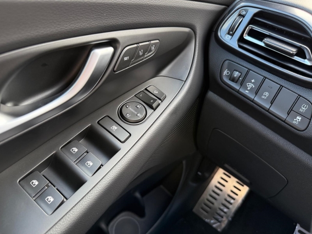 Foto 1 - i30 N LINE AUTOMATIK+ELEKTR. SITZE+TOTWINKEL+NAVI, meta blue / mic (blau)