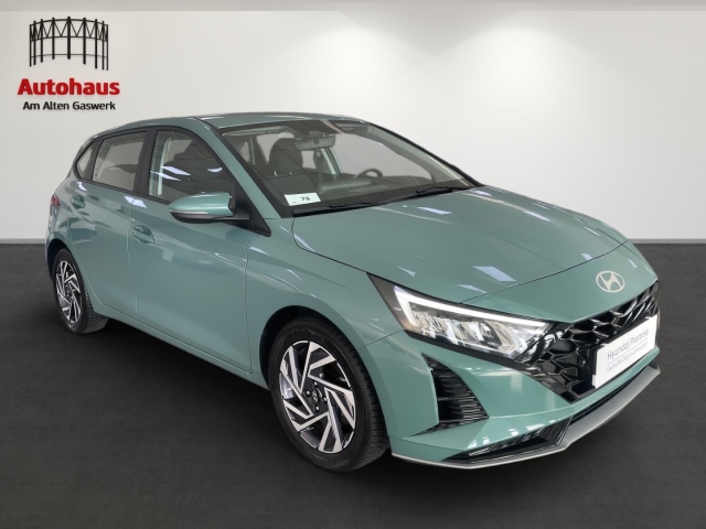 Foto 1 - Hyundai i20 TREND KLIMAAUT+NAVI+ALLWETTER+KAMERA+SITZHZG+LENKRADHZG, mangrove green (gruen)