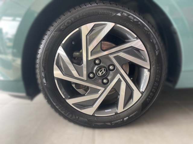 Foto 1 - Hyundai i20 TREND KLIMAAUT+NAVI+ALLWETTER+KAMERA+SITZHZG+LENKRADHZG, mangrove green (gruen)